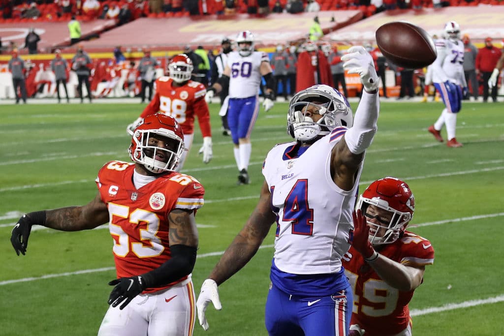 Patrick Mahomes tiene un partido sin errores Kansas City vence 24-38 en casa fente a los Buffalo Bills.