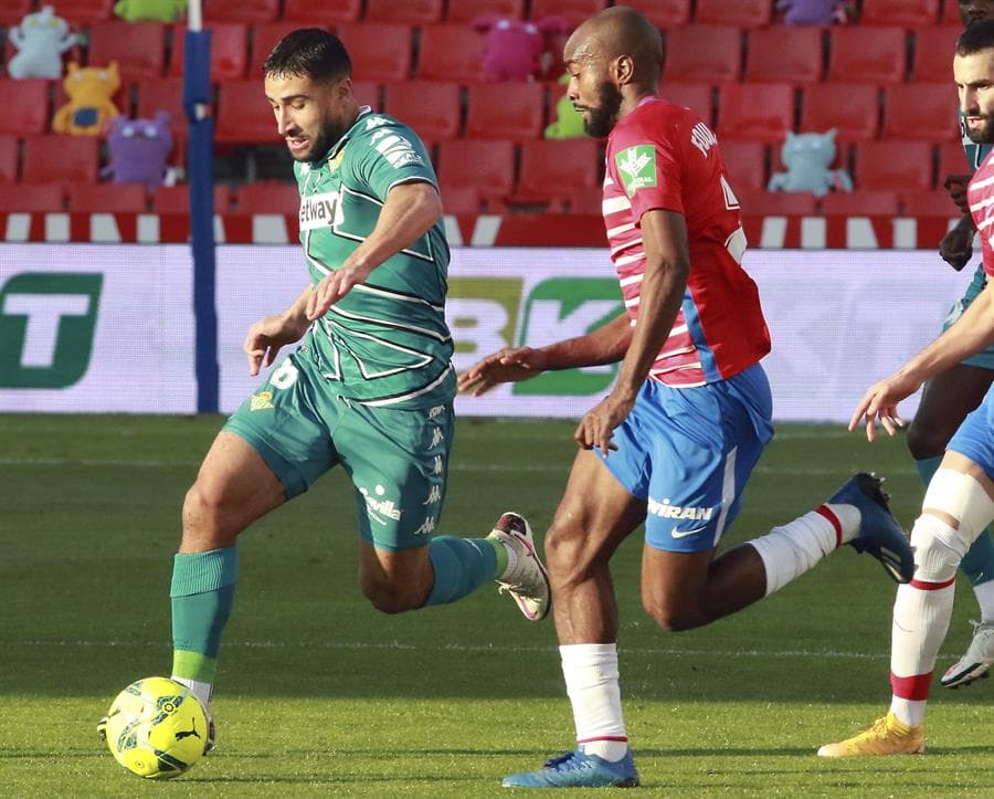 Granada derrota al Real Betis 2-0. El autor de los goles fue Roberto Soldado, el primero cayó con un penal al minuto 14 y, minutos después, anotó el segundo tanto para darle la victoria a su equipo en esta J14 de LaLiga.
