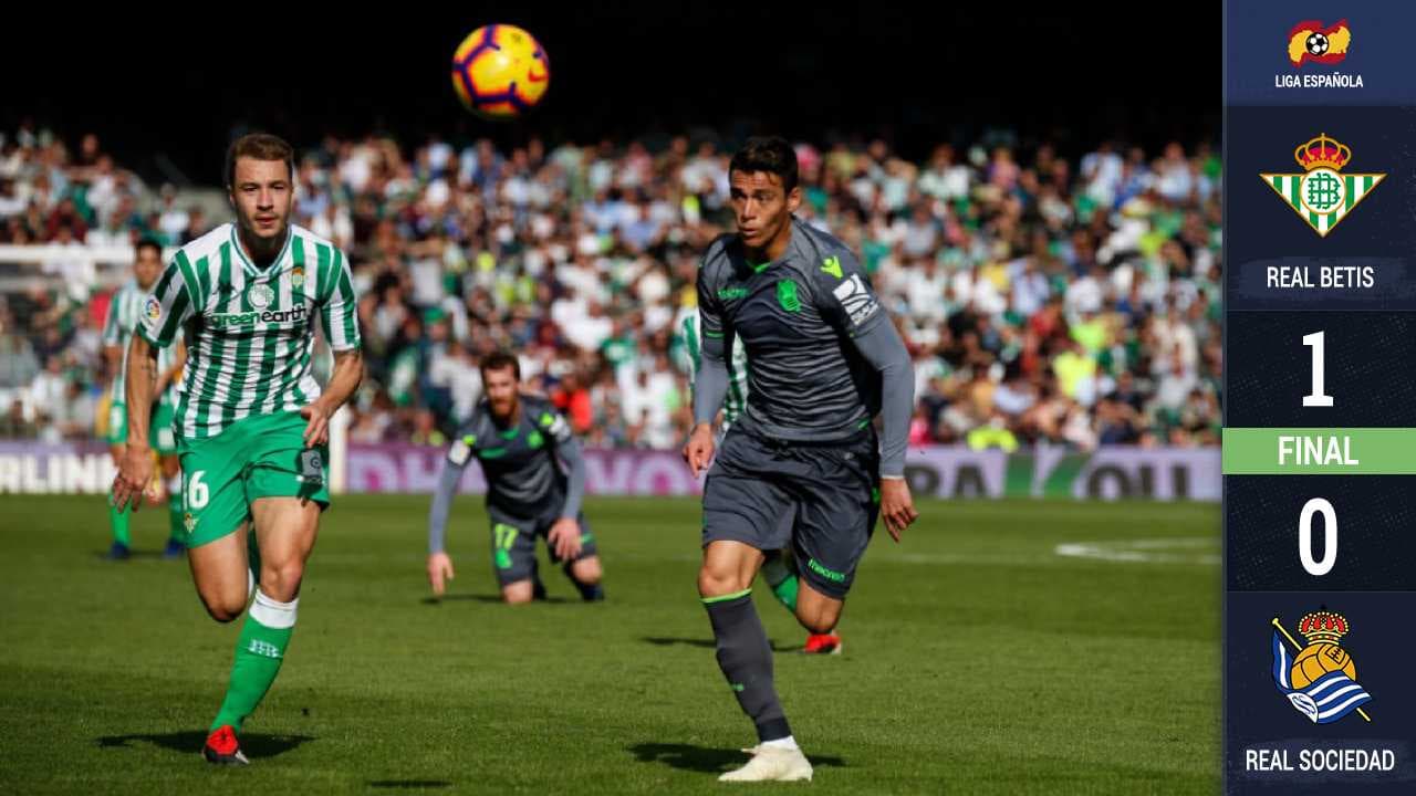 Moreno (derecha) estuvo muy participativo para contrarrestar al Betis.