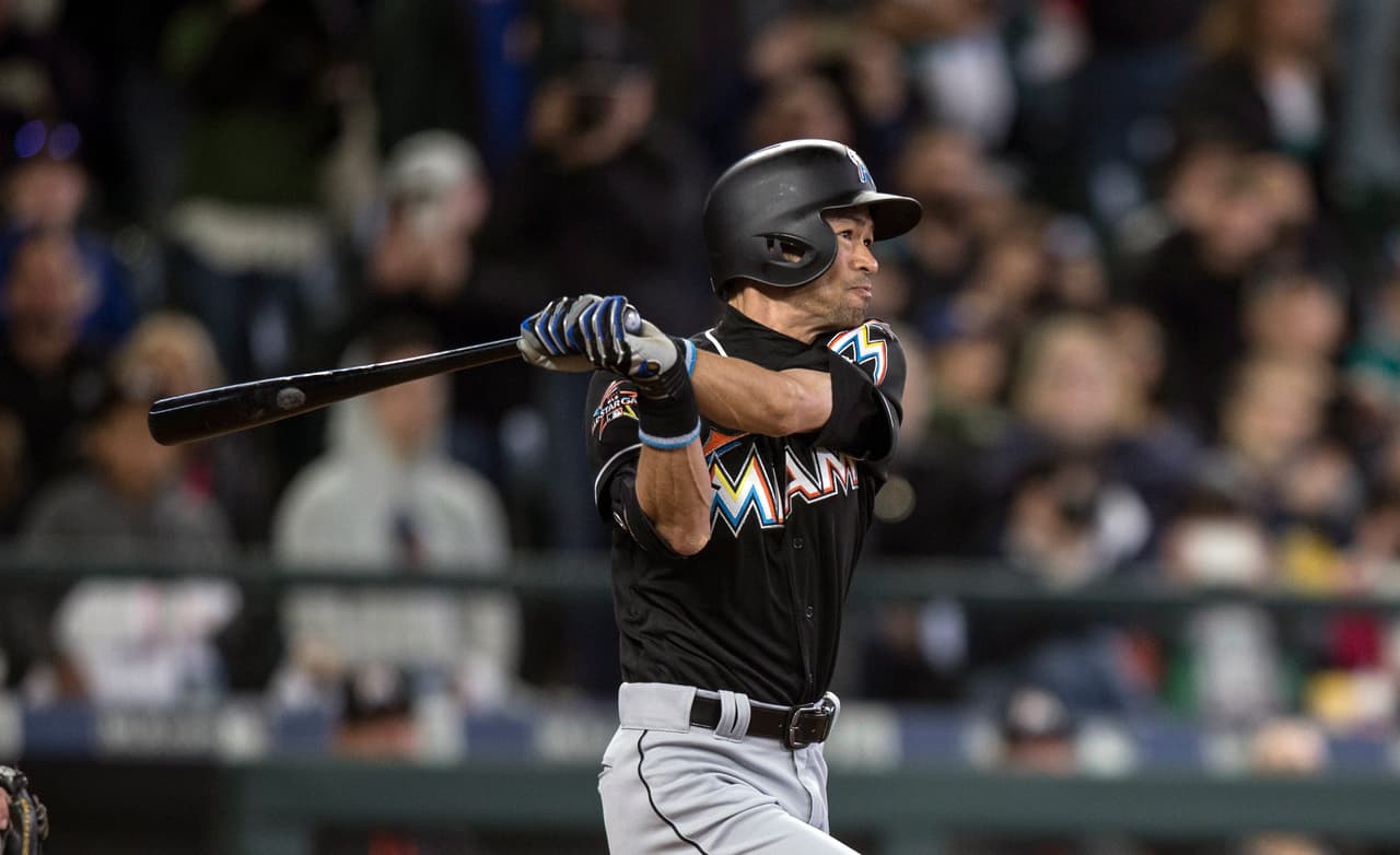 MIA 5 – 10 SEA: Ichiro Susuki conectó un cuadrangular que fue aclamado por la afición del que fue su equipo.