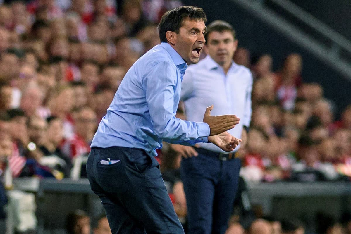 El entrenador Asier Garitano (centro) logró que su equipo llegara a 11 puntos en la tabla de la Liga Española. En la próxima jornada recibirán al Girona en el Estadio de Anoeta.