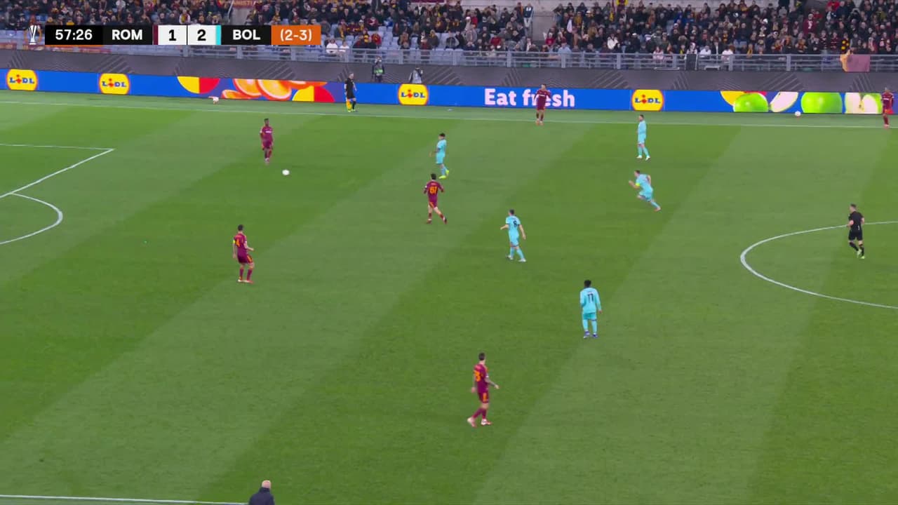 ¡GOL!  anota para Bologna. Santiago Castro