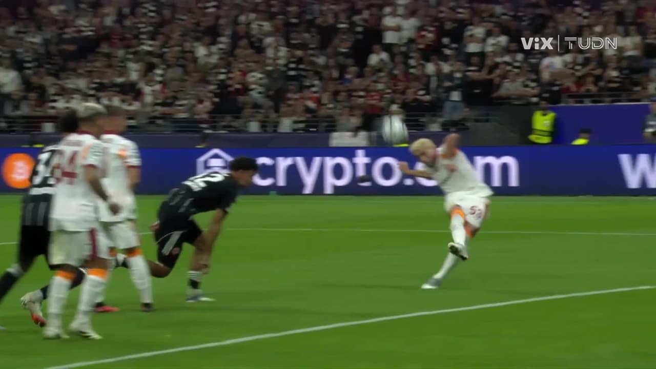 ¡Qué bruto, pónganle cero! Yilmaz hace tremendo oso en el área