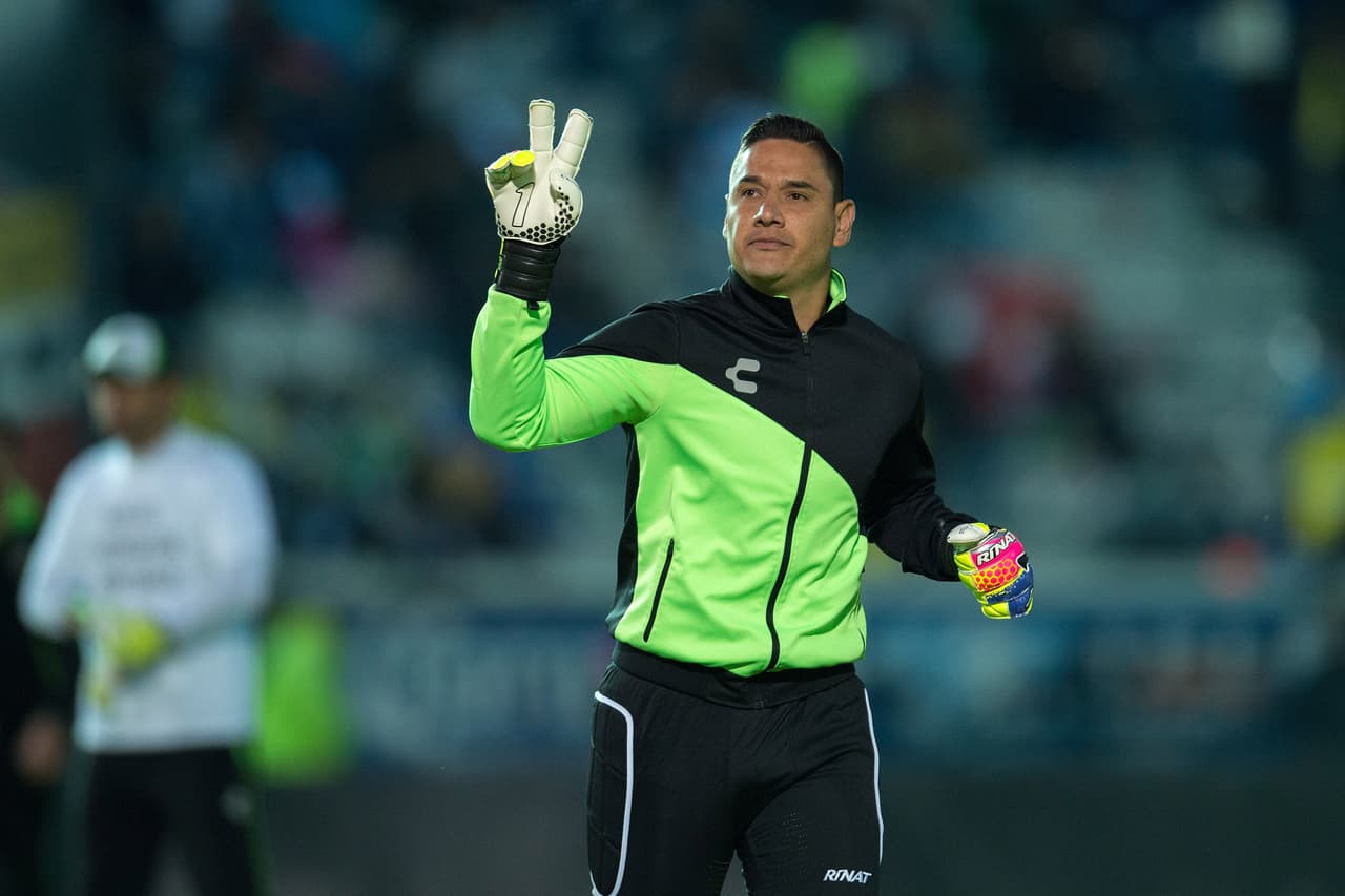 También es un hombre carismático, con lo que en el mundo de la televisión puede ser una compañero popular.