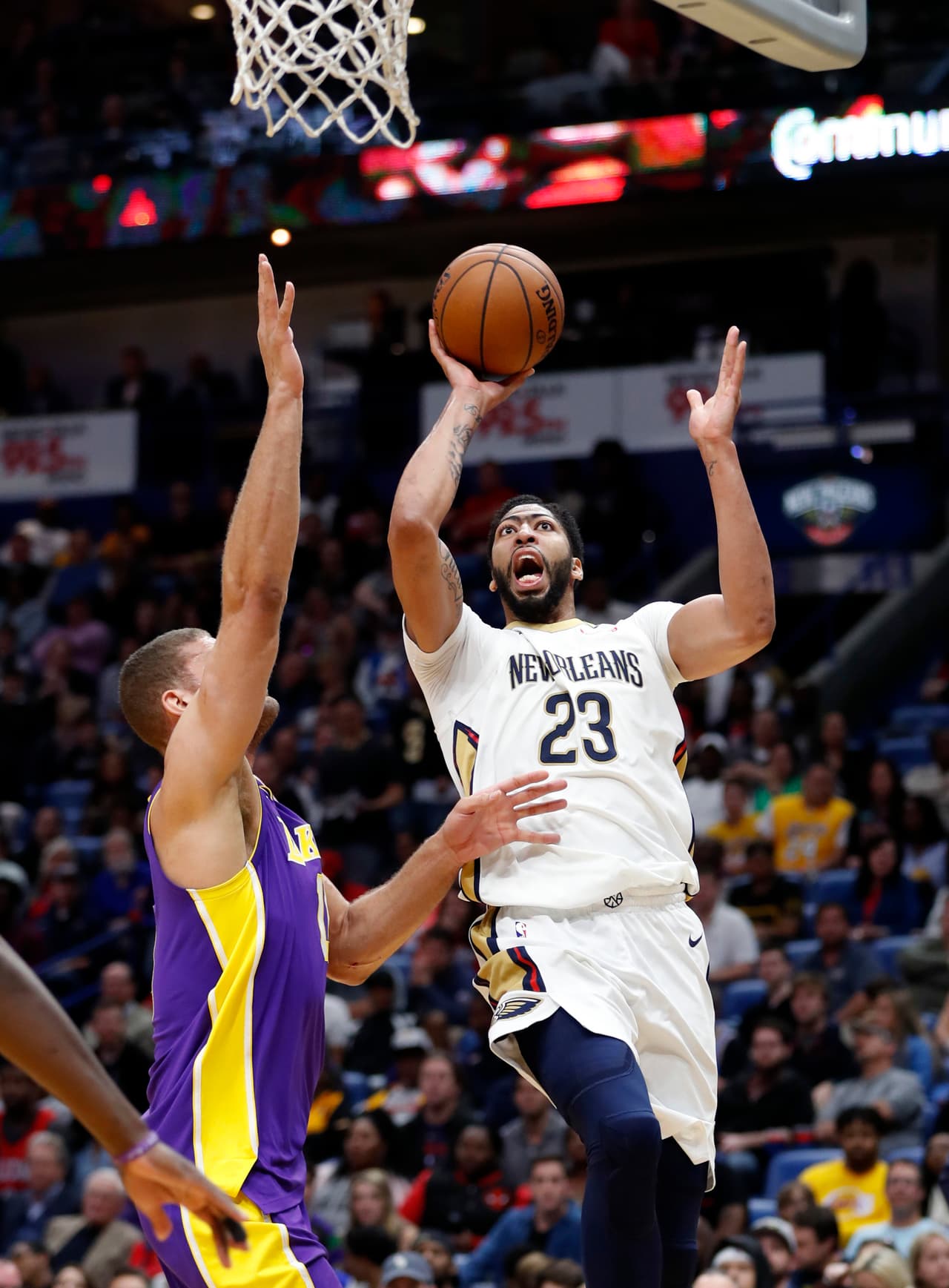 Anthony Davis puso 33 puntos y colaboró con nueve asistencias para liderar a su equipo en un nuevo triunfo.
