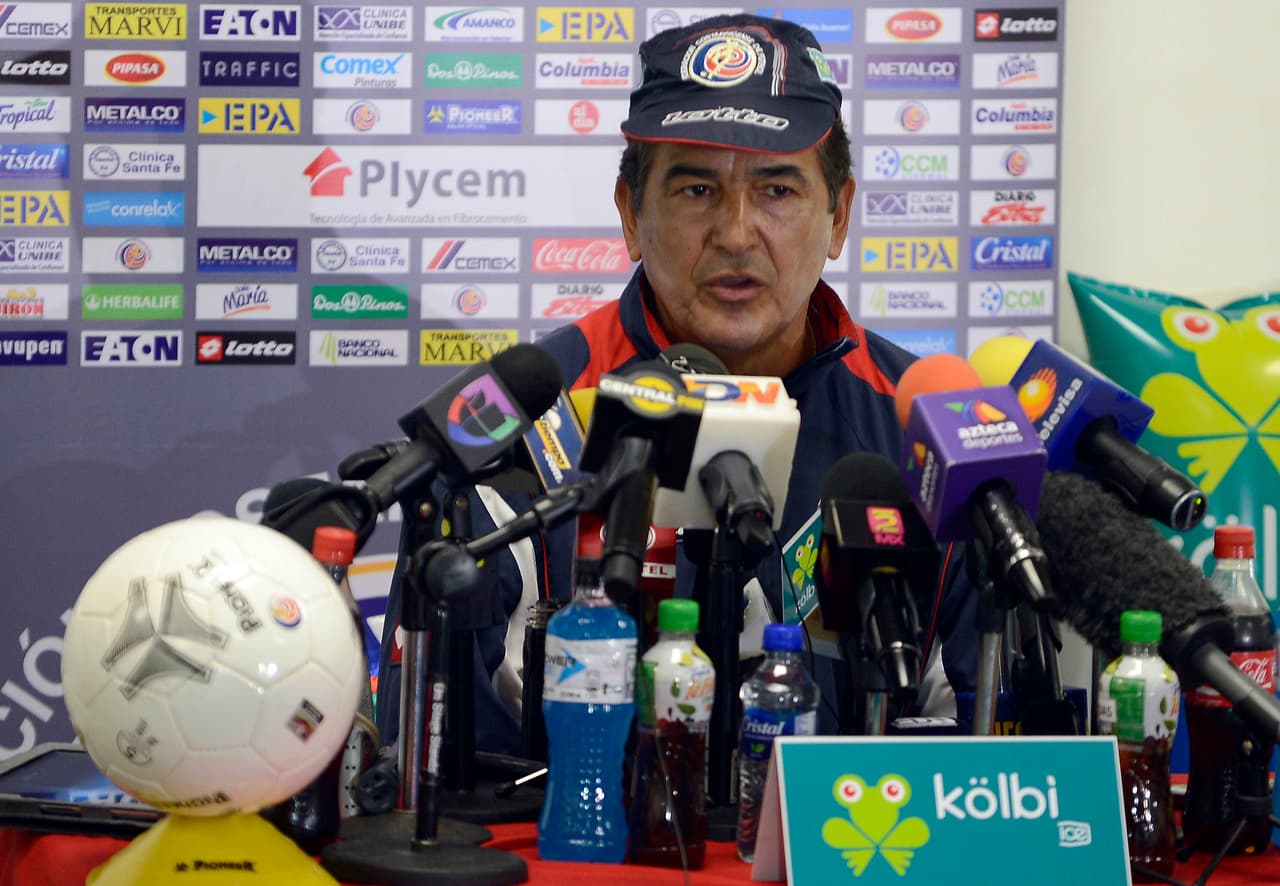 El último partido de Costa Rica, clasificado, era contra México y se rumró que los 'ticos' bajarían la guardia. Eso ofendió a Pinto que advirtió que jugarían para vencer a México sin que le importara si quedaba eliminado. De hecho, el triunfo costarricense se presentó y de no ser porque Estados Unidos venció a Panamá el 'Tri' habría quedado por fuera.