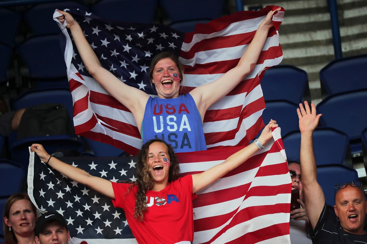 El Parque de los Príncipes fue el escenario para este duelo de Cuartos de Final del Mundial Femenino entre la local, Francia, y Estados Unidos. Para muchos se trata de una Final adelantada, por lo que la alegría entre los fanáticos no se hizo esperar.