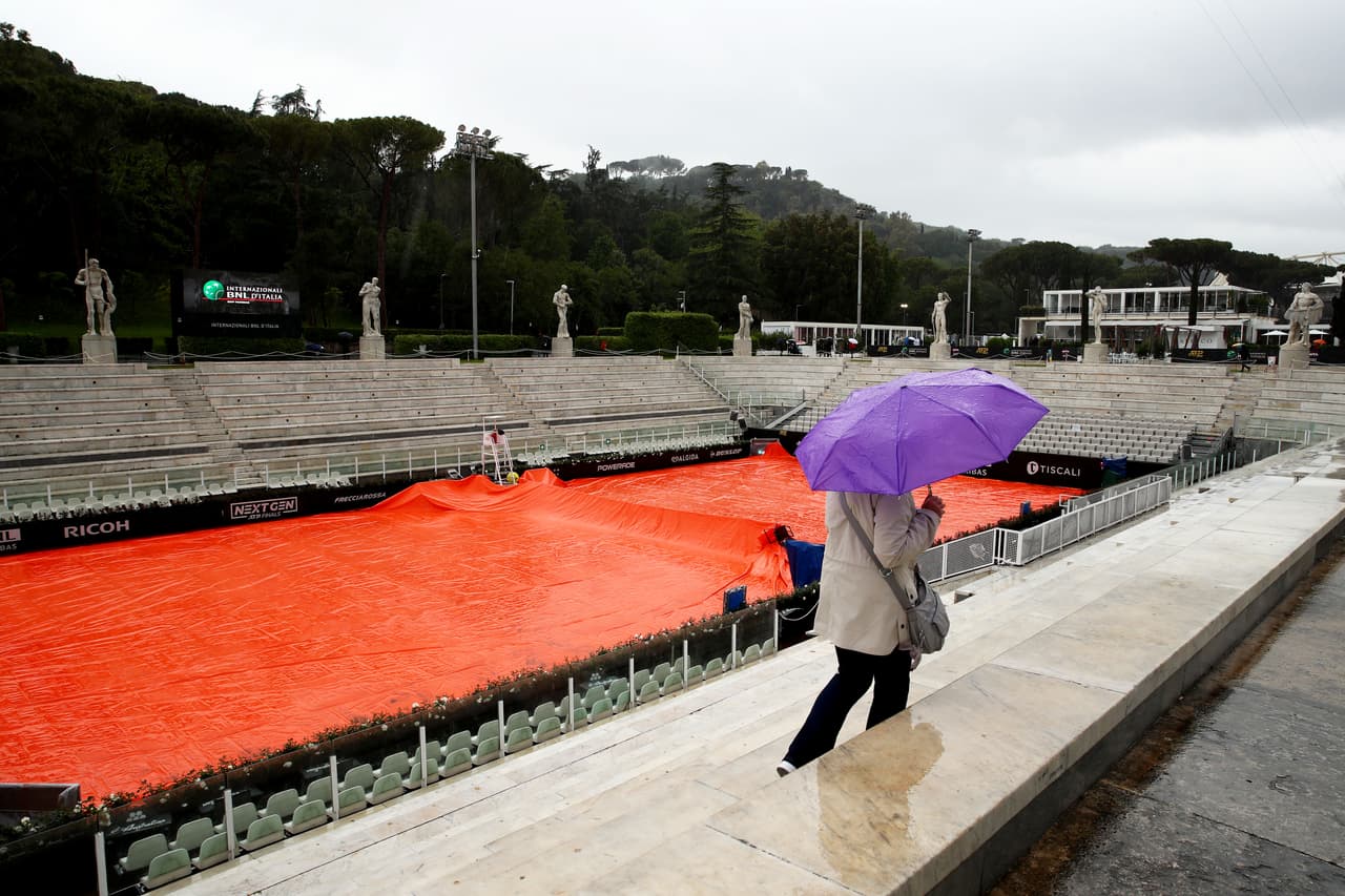 Los fanáticos del tenis mundial y los presentes en Italia se quedaron con las ganas de ver el debut de Roger Federer, Rafael Nadal y Novak Djokovic en el Masters 1,000 de Roma, cuya jornada se suspendió por la lluvia.