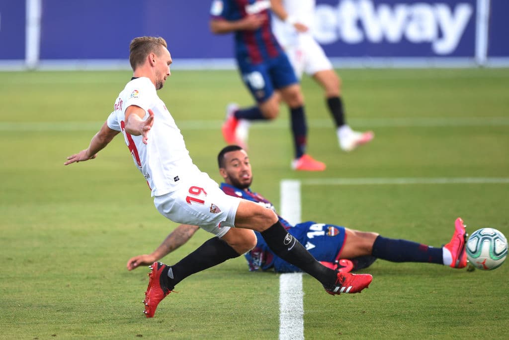 El Levante y el Sevilla reparten puntos con empate a un gol; autogol de Diego Carlos y tanto de De Jong para el Sevilla.