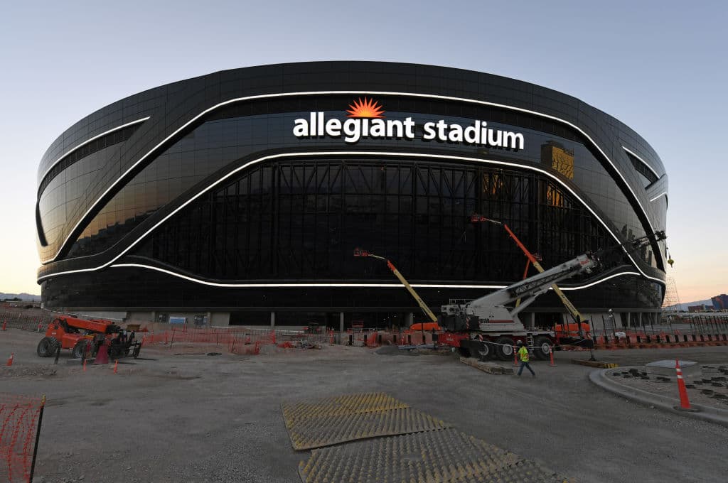 Allegiant Stadium | Las Vegas Raiders | La nueva casa de los Raiders se construyó en tres años y tiene capacidad para 72 mil espectadores.