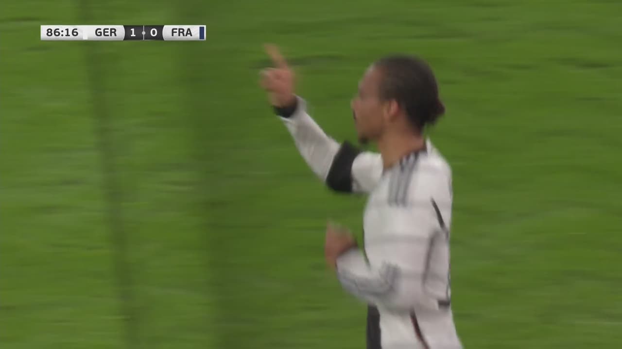 Leroy Sané entra solo y define al segundo poste para el 2-0