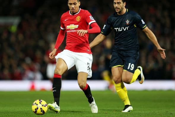 Smalling tuvo una tarde ocupada defendiendo su meta de los embates de Southampton.
