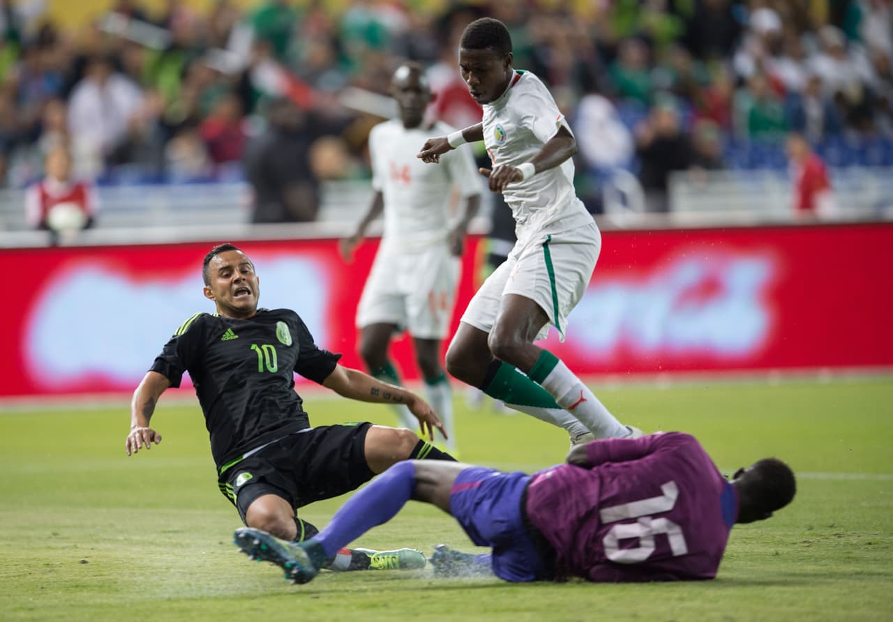Luis Montes salió al medio tiempo del juego ante Senegal.