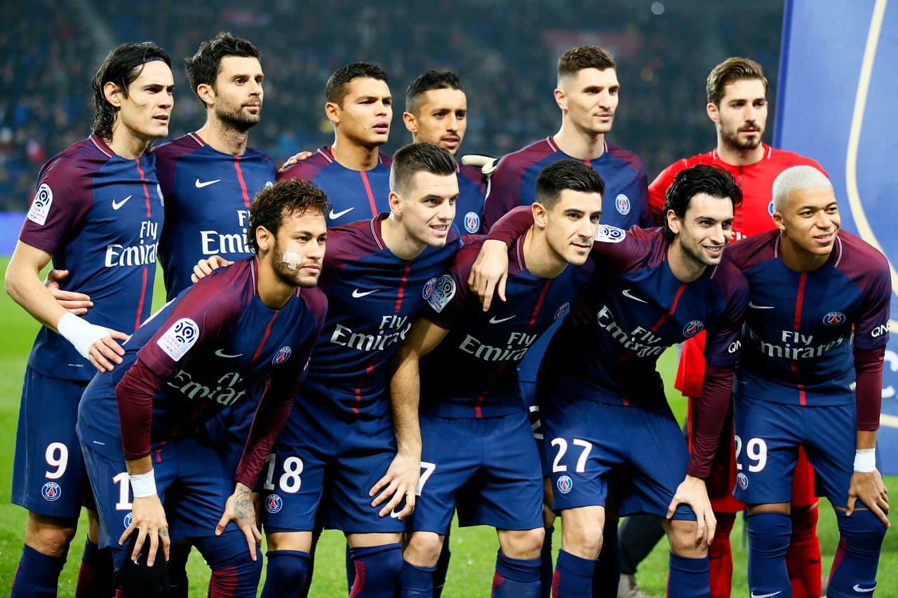 El español Unai Emery saltó al campo con: Trapp; Meunier, Marquinhos, Thiago Silva, Berchiche; Pastore, Thiago Motta, Lo Celso; Mbappé, Cavani, Neymar.