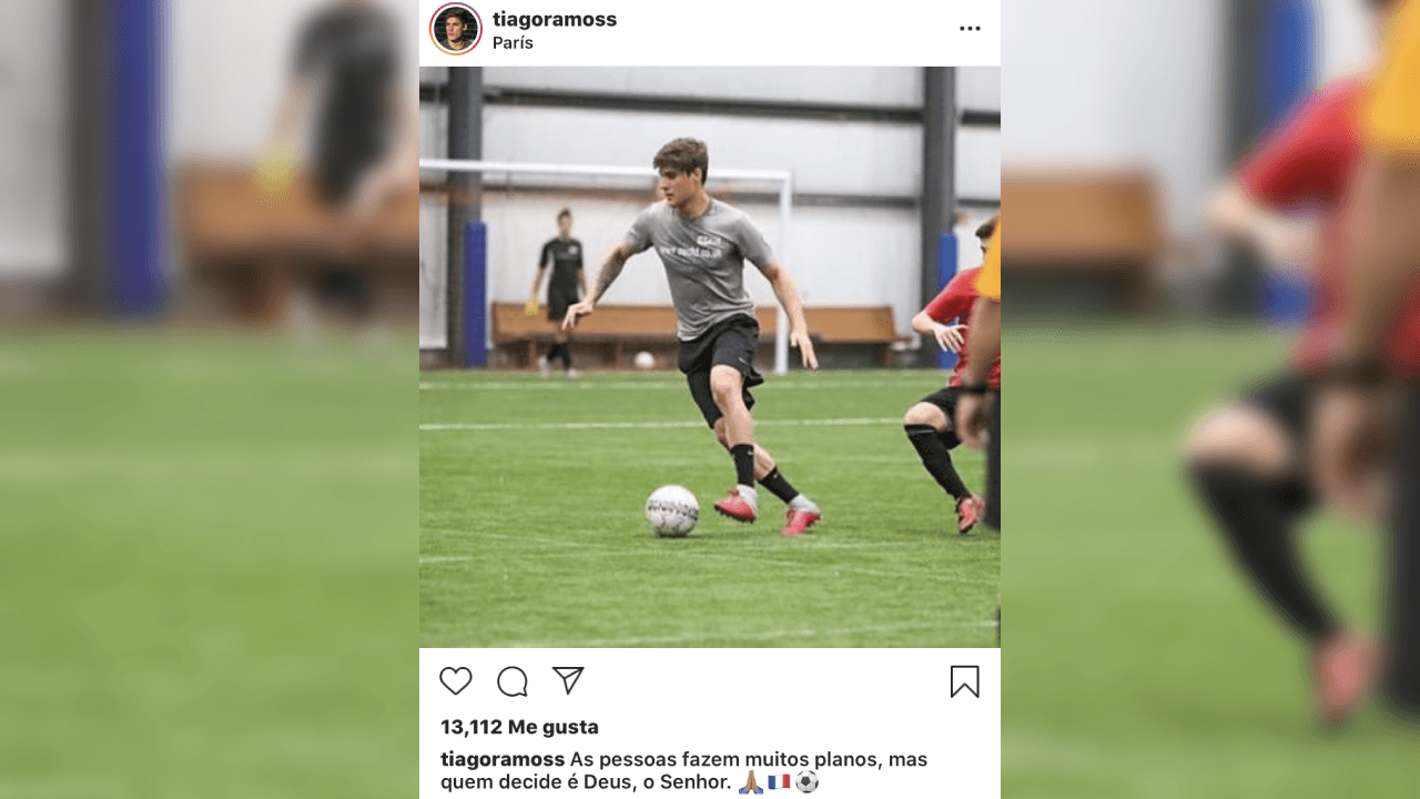 Thiago tiene una gran cantidad de fotografías suyas mostrando su amor por el futbol y por mantener una forma 'fit'.