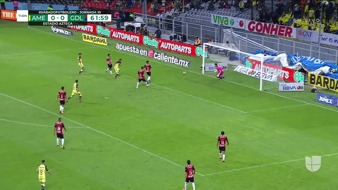 ¡TIRO ATAJADO! disparo por Henry Martín.