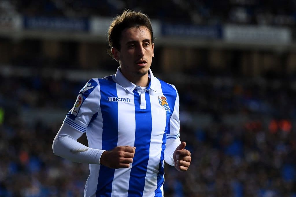 El Manchester City ha puesto sus ojos en Mikel Oyarzabal de la Real Sociedad. Los Citizens tendrían el nombre del jugador de los txuri urdin sobre la mesa y estarían dispuestos a pagar su cláusula de rescisión, de 75 millones de euros, si se concreta la salida de Leroy Sané al Bayern Múnich.