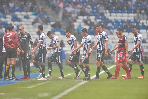 LO PEOR: El mal clima continúa en la capital del país y el encuentro entre Monterrey y Tijuana concluyó al minuto 83 producto de las malas condiciones del terreno de juego.
