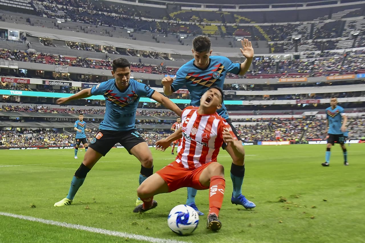 Santiago Cáseres agredió a Maximiliano Salas y se fue expulsado al 55'