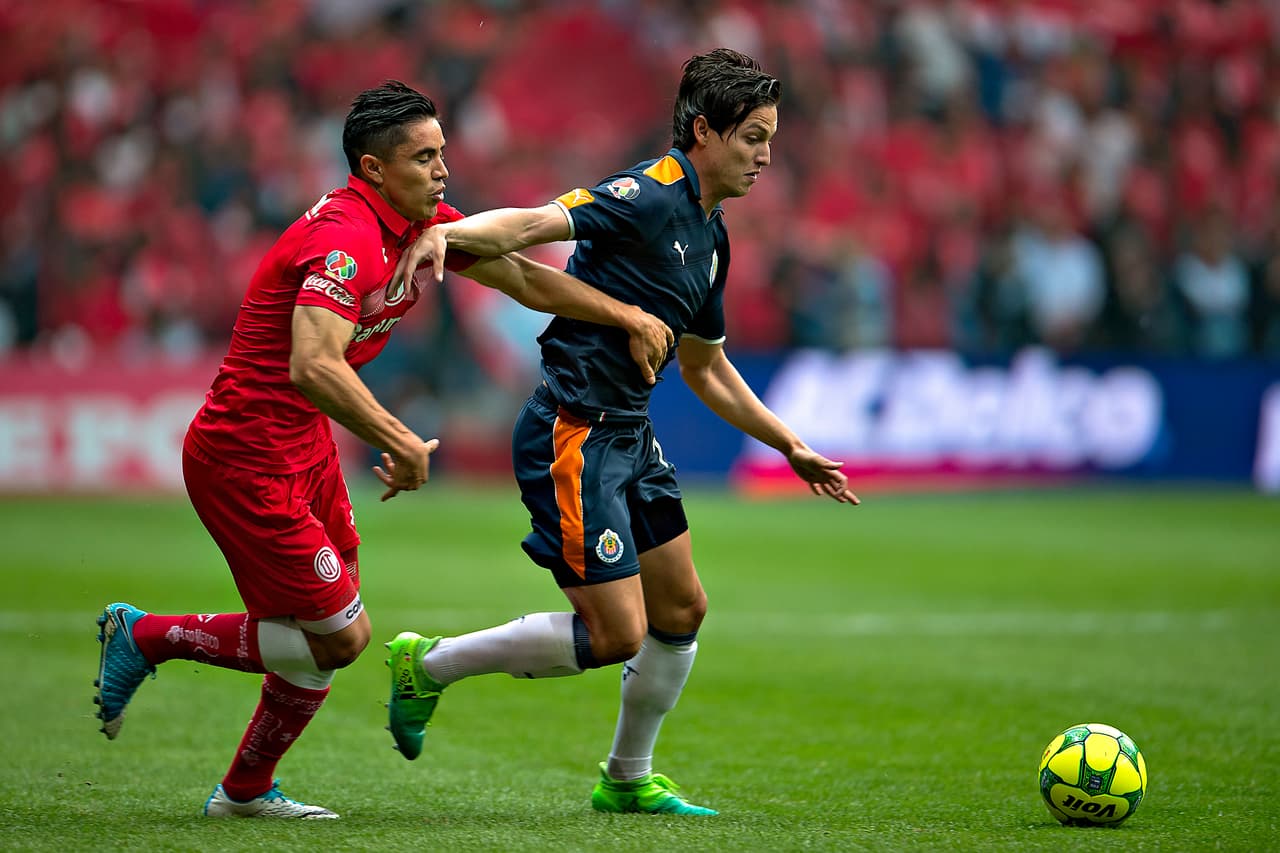 Carlos Fierro fue uno de los jugadores más activos del encuentro aunque al momento de definir no estuvo fino.