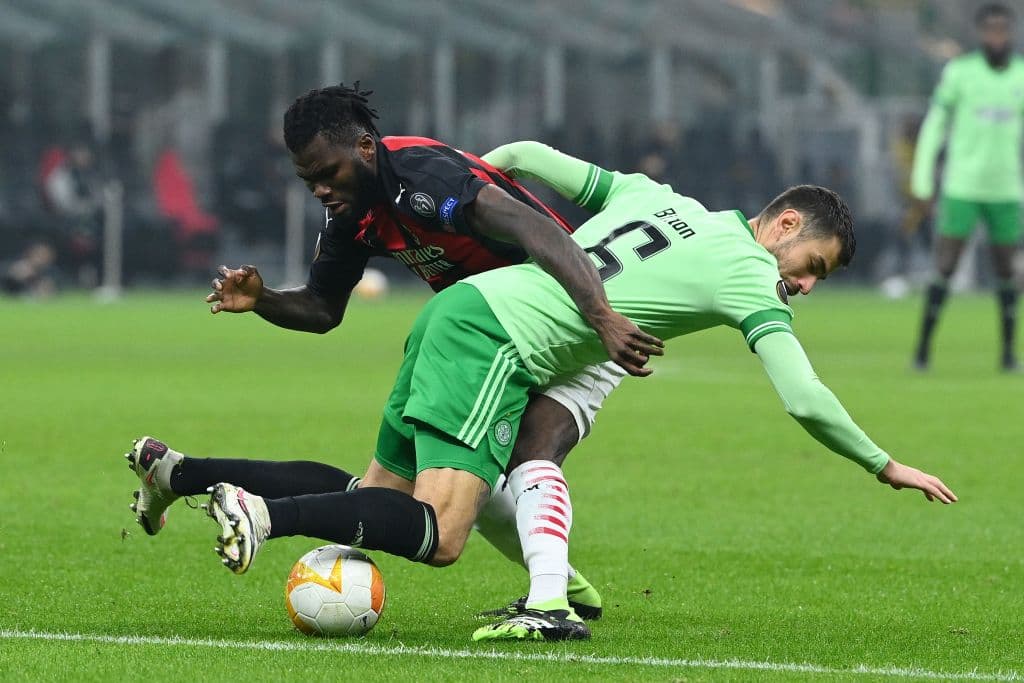 Lluvia de goles cayó en San Siro, donde el Milan se lleva la victoria 4-2 ante el Celtics en la UEFA Europa League. Tom Rogic abrió el marcador para la escuadra verde y Odsonne Edouard los ponía ya dos tantos arriba, pero la escuadra rossonera despertó y anotó cuatro tantos por parte de Calhanoglu, Castillejos, Hauge y Díaz durante la quinta Jornada.