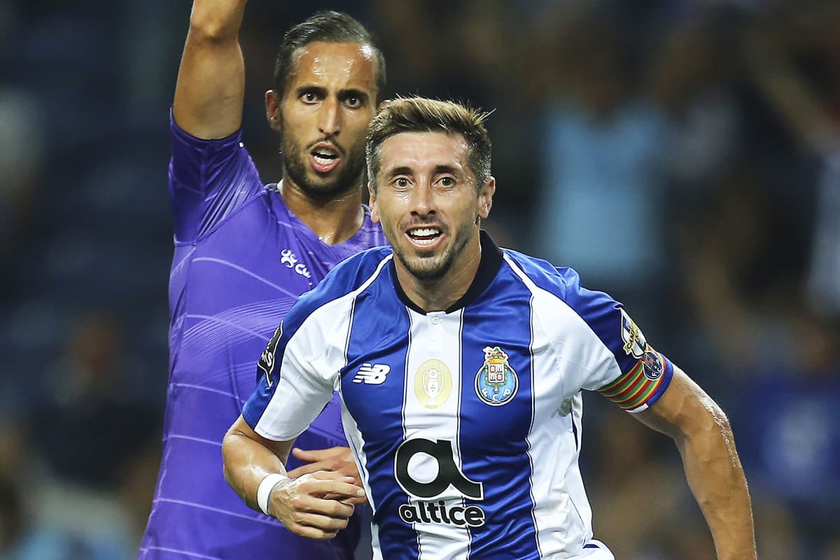 El mediocampista mexicano Héctor Herrera anotó el primer gol del Porto en la victoria 3-0 sobre Moreirense en la cuarta jornada de la Liga de Portugal.