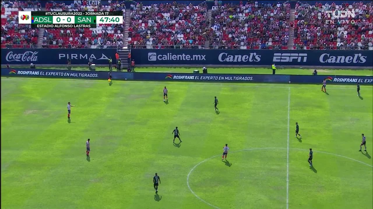 ¡TIRO ATAJADO! disparo por Facundo Waller.