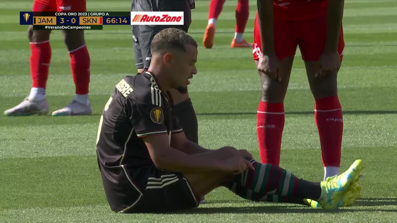 ¡TIRO ATAJADO! disparo por Romaine Sawyers.