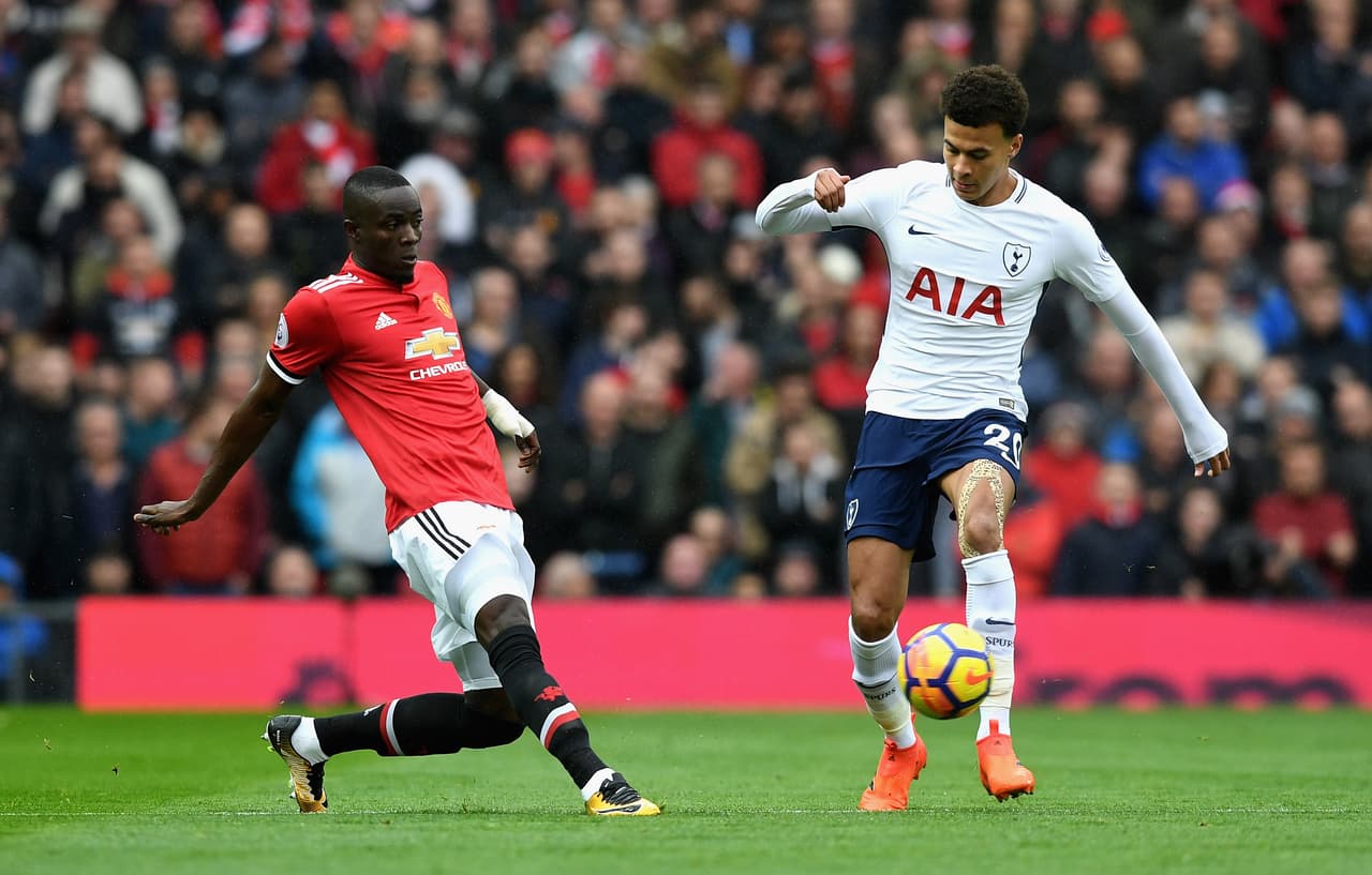 Por su parte, Delle Alli, del Tottenham, también buscaba el espacio entre la defensa rival sin poder conseguirlo.