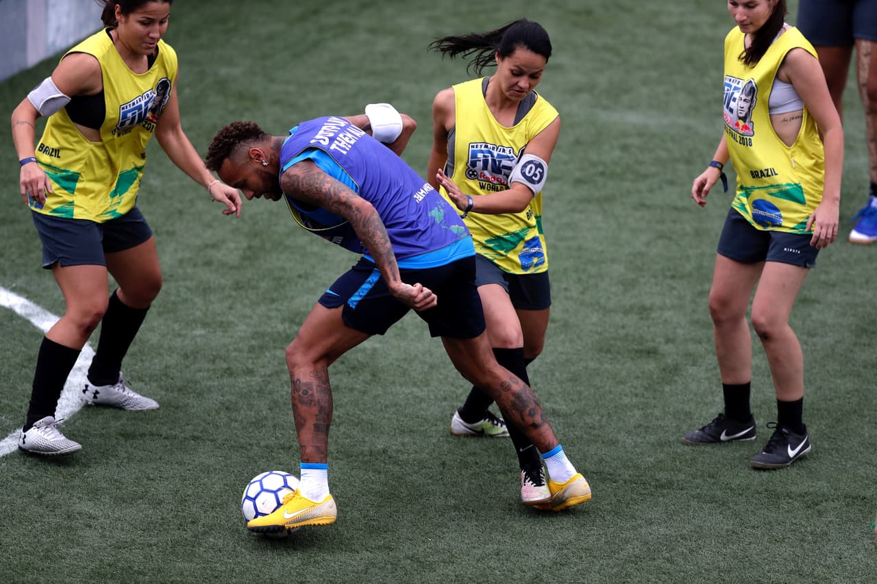 Neymar se puso a prueba con las mujeres, que sin duda fueron un duro rival para el jugador del PSG.