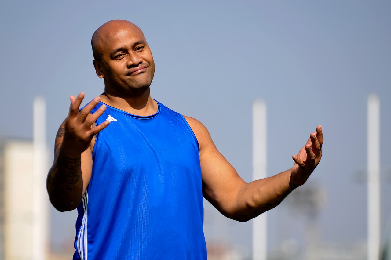 Para el 18 de Noviembre el legendario jugador de rugby neozelandés Jonah Lomu murió a los 40 años a causa de una enfermedad renal con la que llevaba combatiendo varios años
