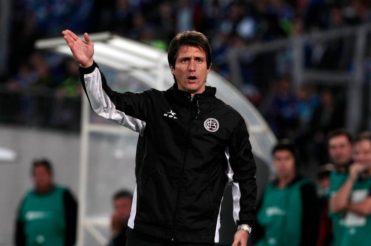 Dirigió a Lanús de 2012 a 2015 y fue campeón de la Copa Sudamericana con 'el Granate'.