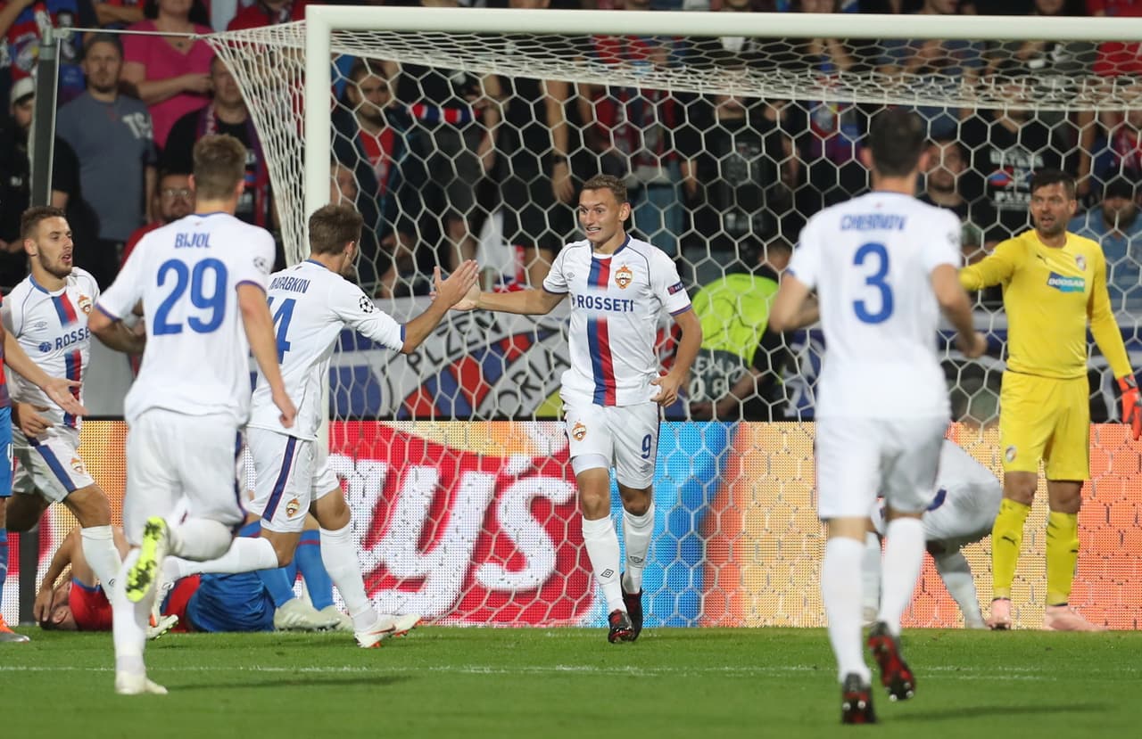 Fedor Chalov puso el descuento al minuto 4 del segundo tiempo para el 2-1 del CSKA Moscú.