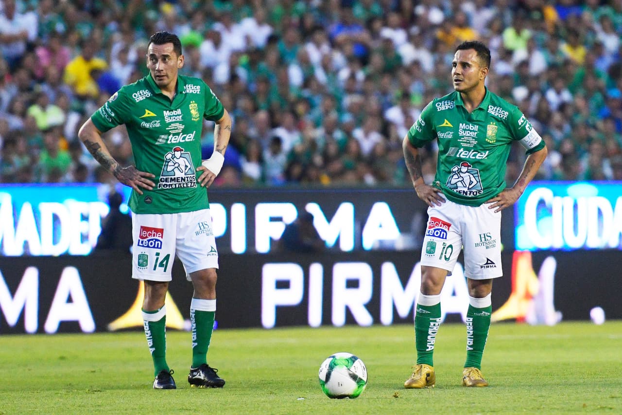 Un gol de déficit para el equipo de casa y que fue el mejor, el más regular durante todo el torneo, no parecía una muralla difícil de escalar. Y con esa mentalidad el capitán del equipo leonés, el 10 de los locales arrancó el cotejo.