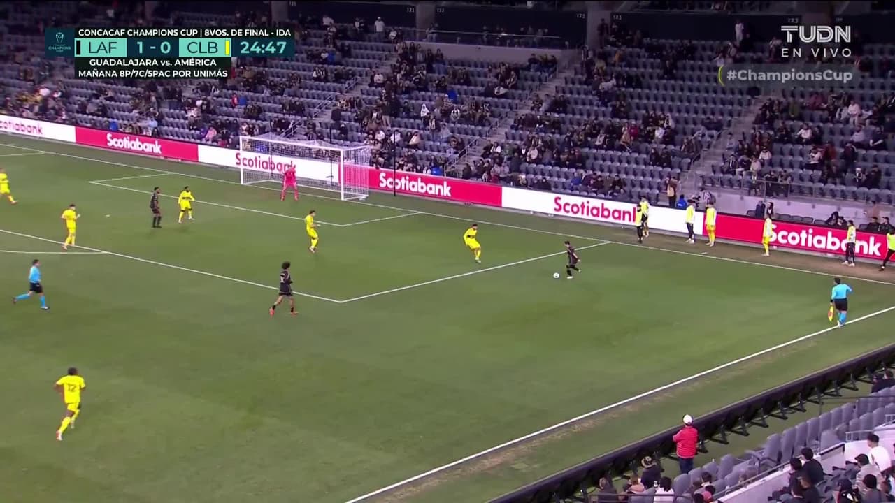 ¡TIRO ATAJADO! disparo por David Martínez.