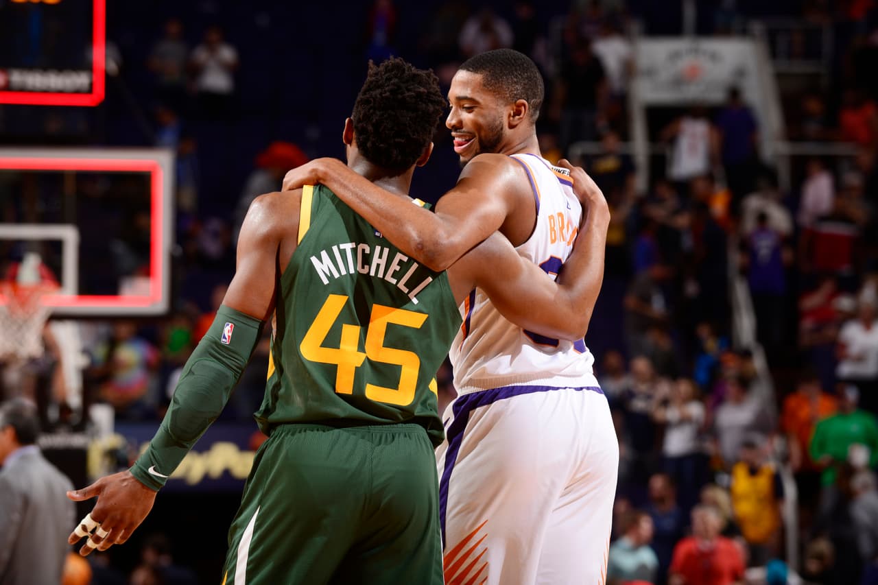 Jazz 118-97 Suns: un triunfo predecible se dio este miércoles para los de Utah con un Donovan Mitchell pletórico con 29 puntos, seguido de cerca por los 27 de Joe Ingles. El equinteto de Salt Lake City tiene 48 victorias en el Oeste y sigue en ritmo para los playoffs.