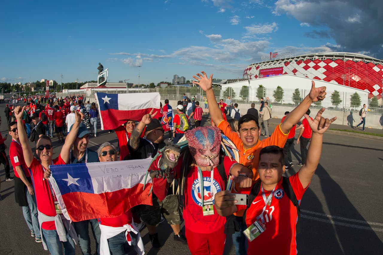 Hasta Moscú llegó Depredador vestido con 
<i>La Roja. </i>Desde la previa ya metía miedo el equipo sudamericano.