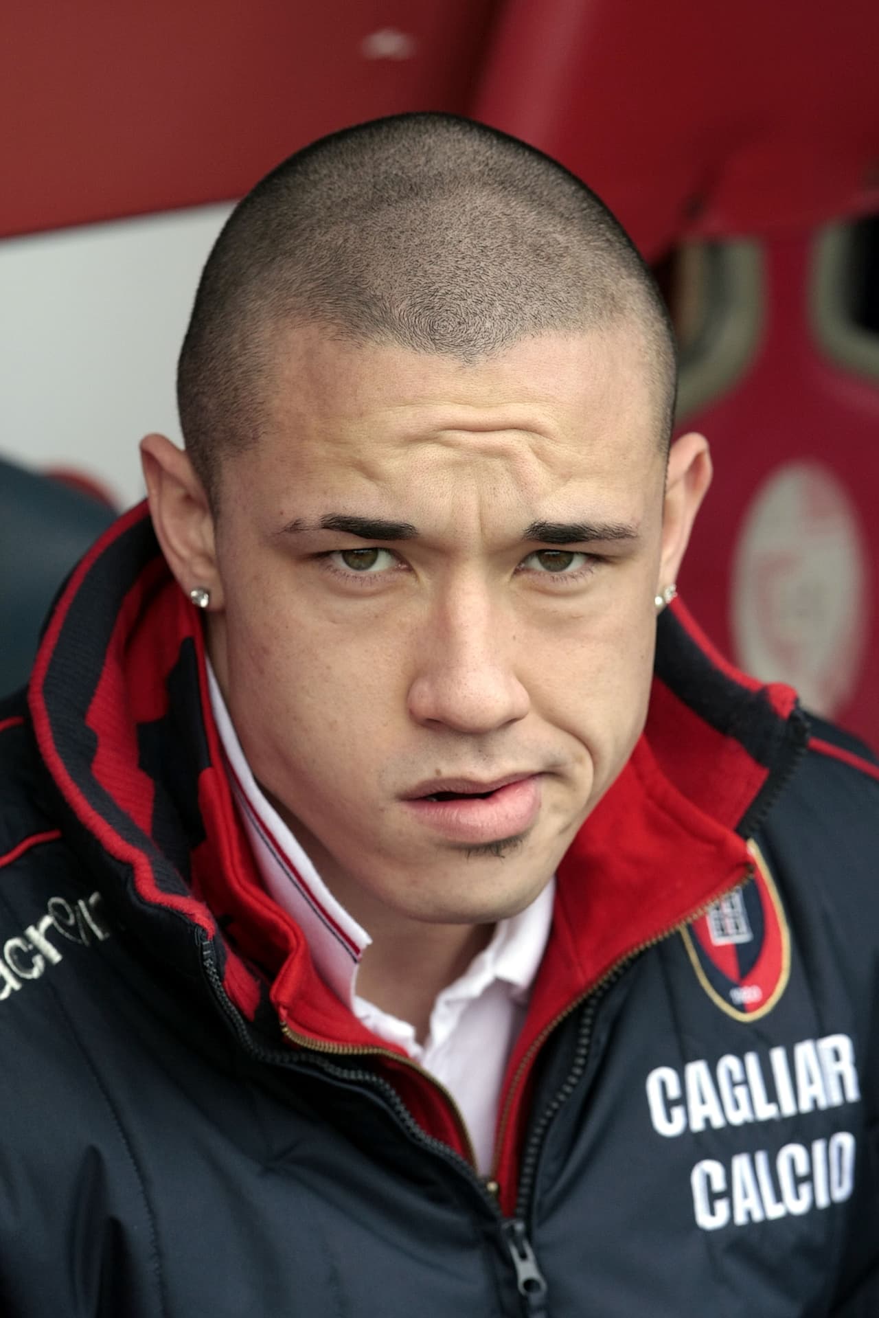 Costó 35 millones de euros pero su indisciplina lo tiene de vuelta en el Cagliari.