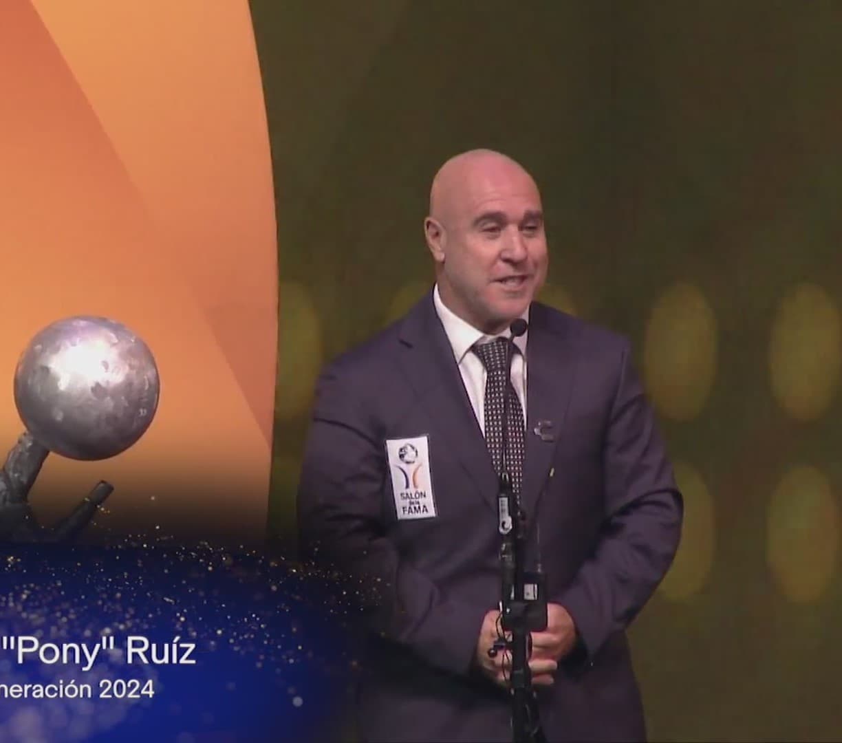‘Pony’ Ruiz agradece inducción al Salón de la Fama con lenguaje de señas
