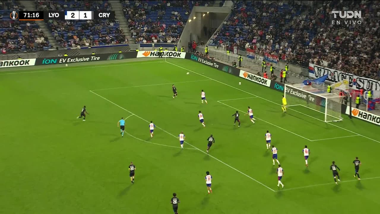 ¡TIRO ATAJADO! disparo por Daichi Kamada.