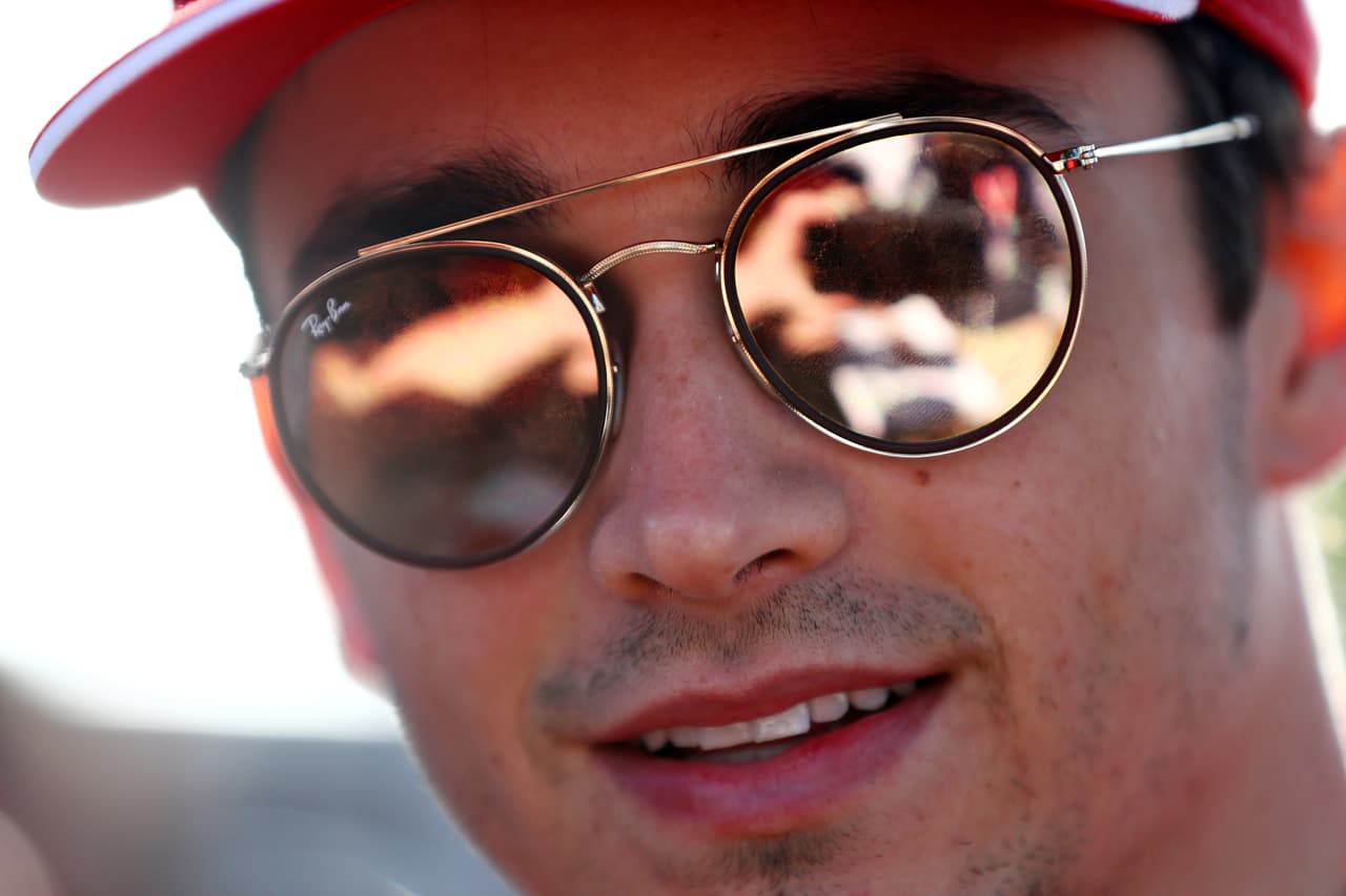 La Fórmula 1 se acerca cada vez más a su línea de partida y por ello la llegada de pilotos, sus momentos con los fanáticos y el ajuste de detalles hacen parte del previo del Gran Premio de Australia en Melbourne.