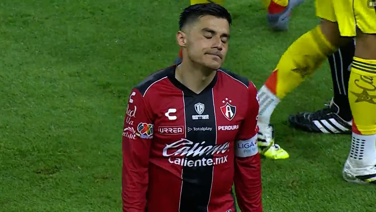 ¡Atlas se queda con 10 tras segunda amarilla!
