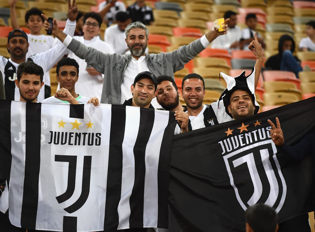 Los fanáticos de Jeddah (Arabia Saudita) se contagiaron de la fiesta de la Supercopa de Italia entre Juventus y Milán para darle un color especial al juego en el que los grandes definirán ese título.