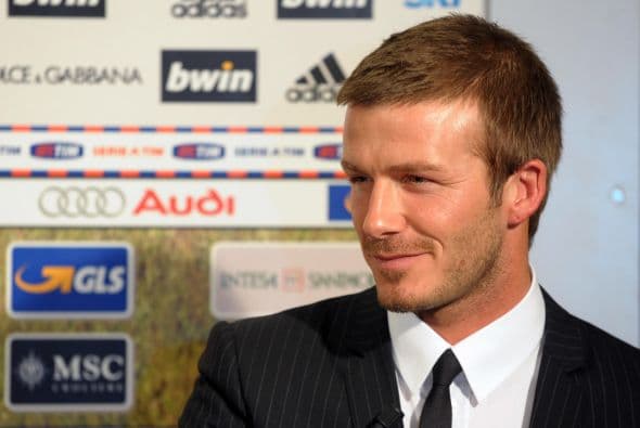 Tras el peinado de basquetbolista, Beckham optaría por lucir con la cabeza afeitada y posteriormente el cabello corto como lo vemos. Más videos del Mundial y Golazo Extra