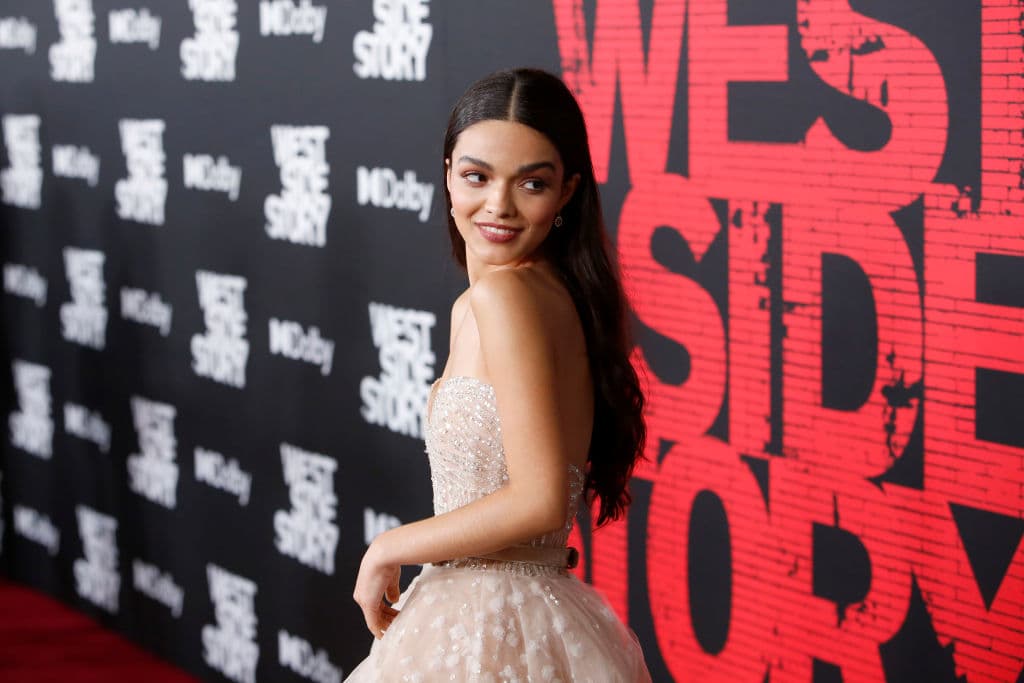 La adaptación ambientada en la década de 1950 da nueva vida y le da un giro ‘spielbergiano’ a números musicales como "America" y presenta a Rachel Zegler como una estrella en ascenso.