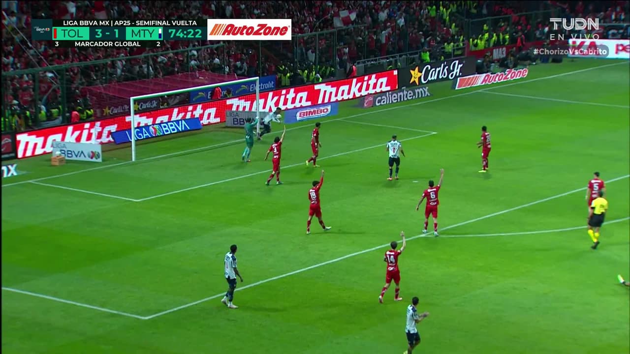 ¡GOL!  anota para Monterrey. Roberto de la Rosa