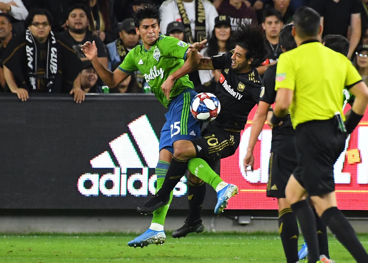 Conoce a Xavier Arreaga, el defensa que borró y sentenció a Carlos Vela