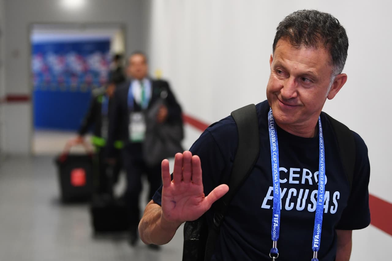 Desde la Copa Confederaciones Rusia 2017, Osorio ha exhibido mensajes en sus camisetas de mentalidad positiva y ganadora.