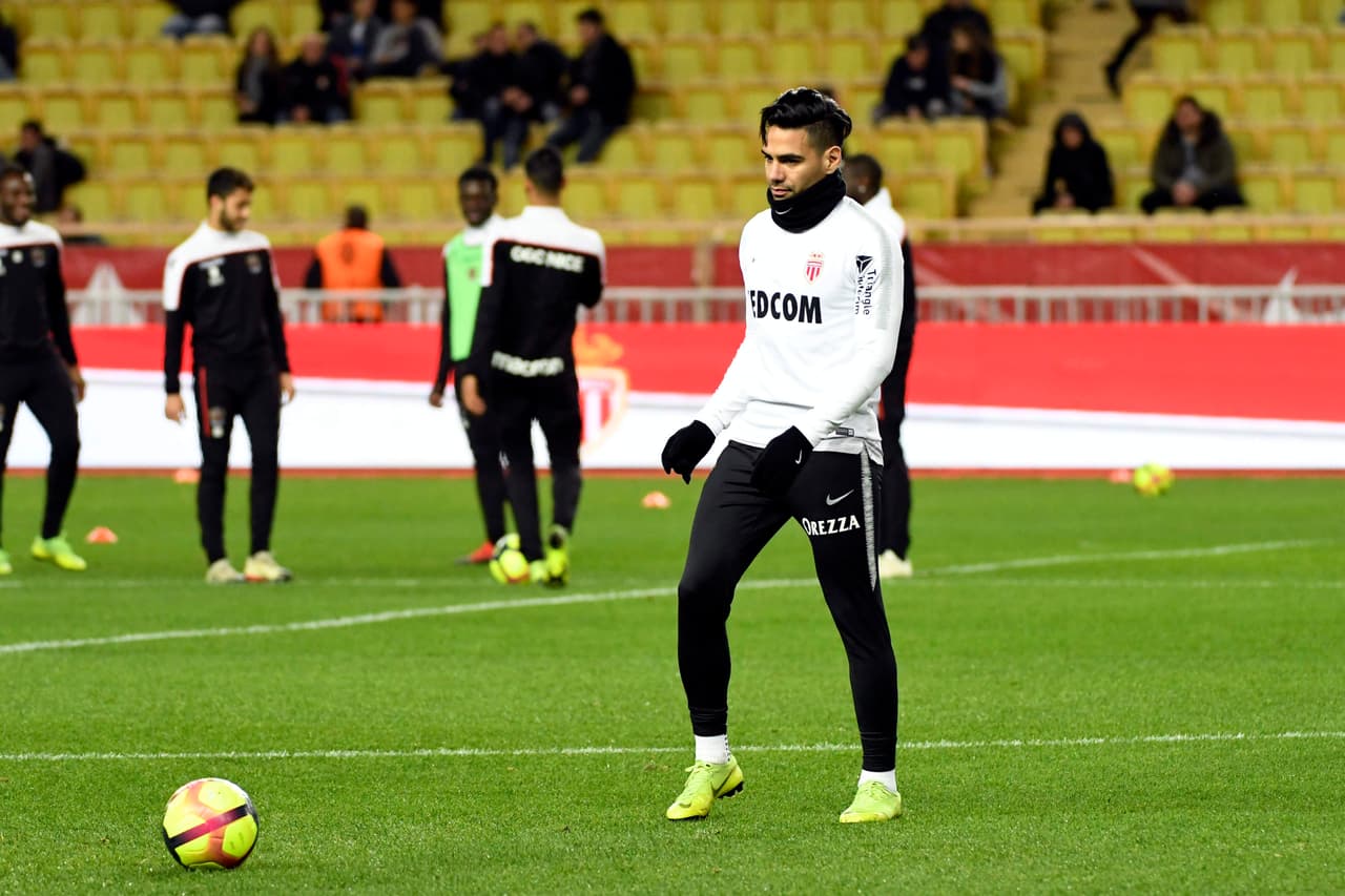 Además, volvía a aparecer Falcao García entre los convocados del local luego de la muerte de su padre y una gripa que no le dejó jugar en el pasado partido.