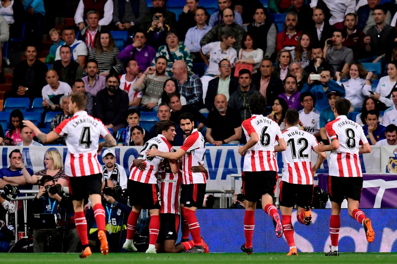 Llegó el golpe del Athletic. Era el minuto 14 cuando de nuevo apareció un agujero que aprovechó Córdoba. Su pase lo aprovechó con brillantez Iñaki Williams que picaba el balón ante Keylor Navas.